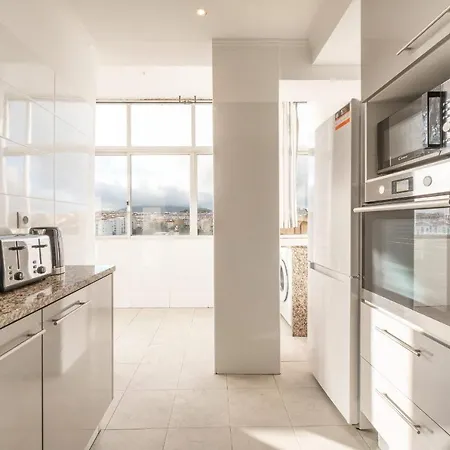 Guestready - Bright Flat Near Rio De Mouro Station Lisbon