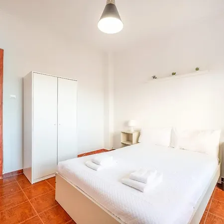 Guestready - Bright Flat Near Rio De Mouro Station * Lisbon