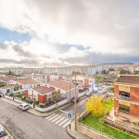 Guestready - Bright Flat Near Rio De Mouro Station Lisbon